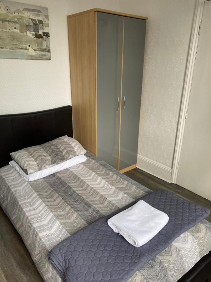 The Silverdale . Farnborough  Eksteriør billede