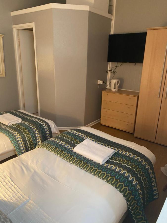 The Silverdale . Farnborough  Eksteriør billede